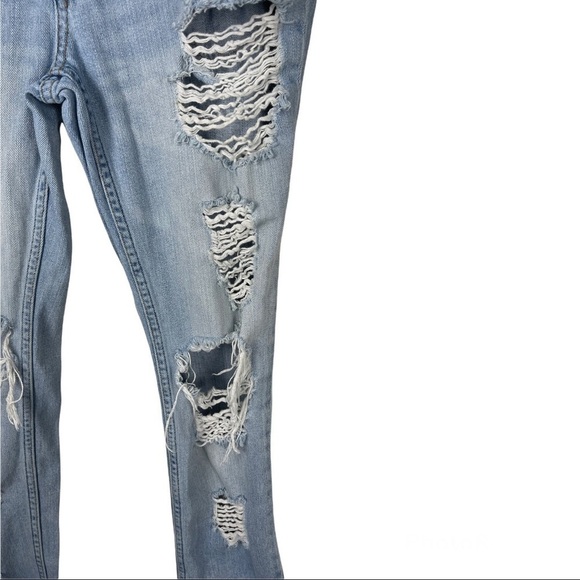 BDG Slim-Fit Destroyed Boyfriend Jean Size 27W - Picture 2 of 7
